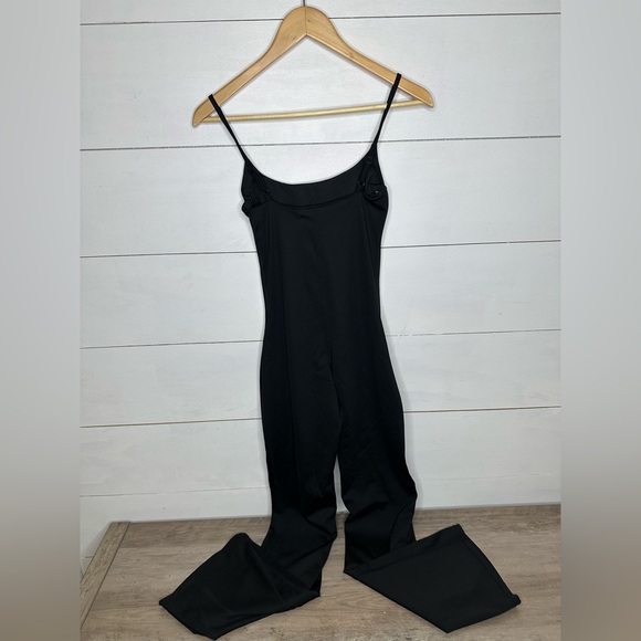 White Fox Boutique Black Athleisure Flare Jumpsuit Women's - Size Small - Picture 6 of 8
